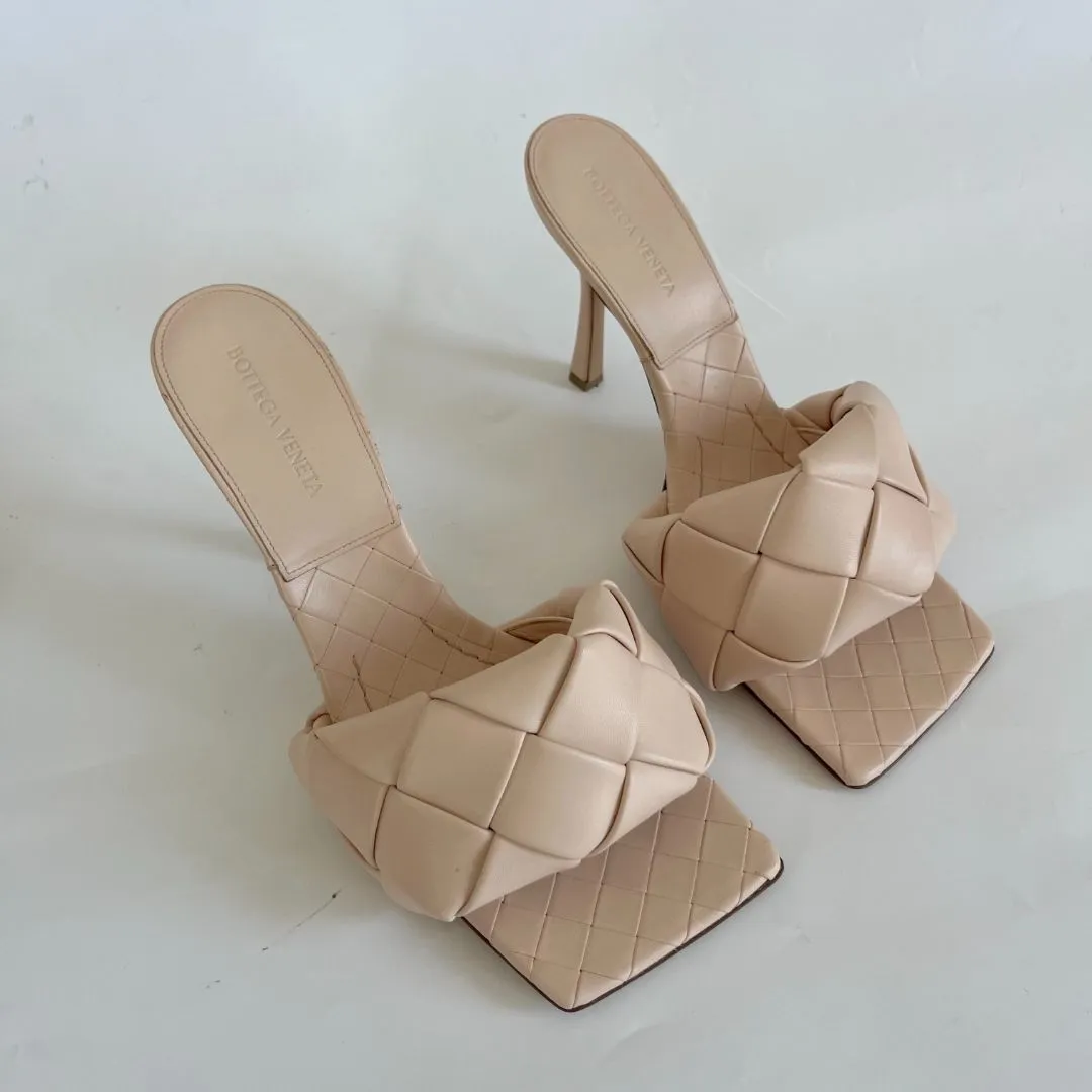 Bottega Veneta beige quilted leather lido slide sandals, 42