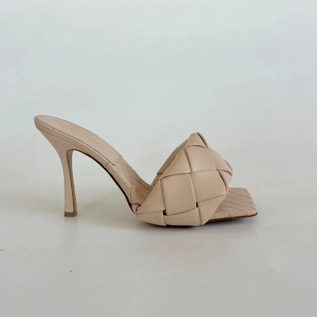 Bottega Veneta beige quilted leather lido slide sandals, 42