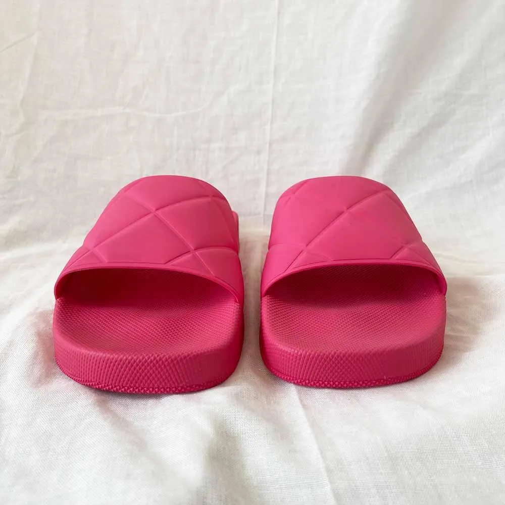 Bottega Veneta diamond-quilted slides, 39